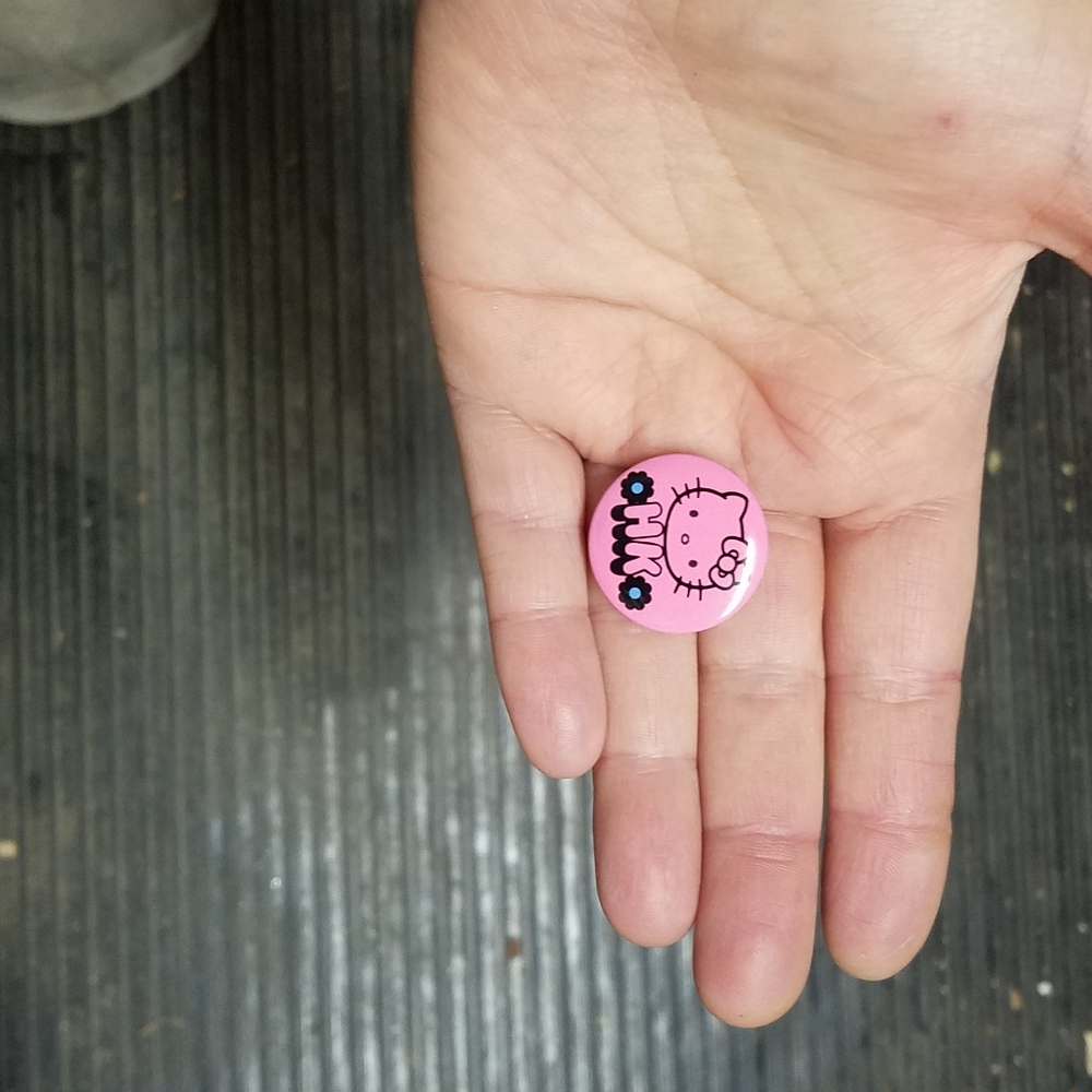 HK - Hello Kitty Pin - Picture 2 of 3